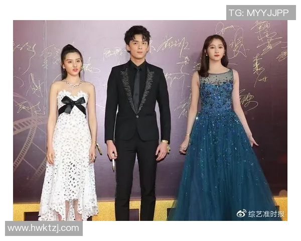 足球明星与国内明星亲密合影展现跨界友谊与合作的精彩瞬间 足球明星与国内明星亲密合影展现跨界友谊与合作的精彩瞬间